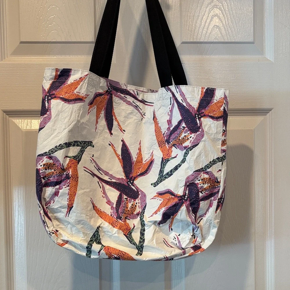 ALOHA Collection Painted Birds Reversible Tote - Picture 2 of 6